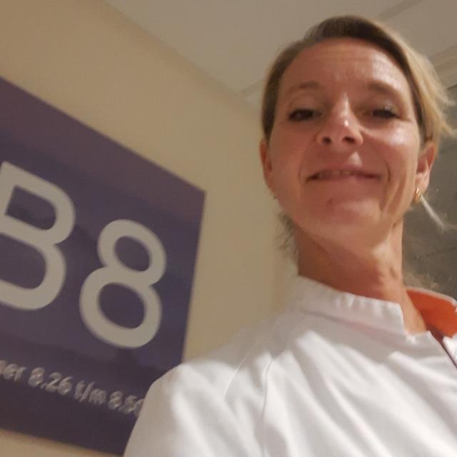 Pasfoto Nineke van der Beek